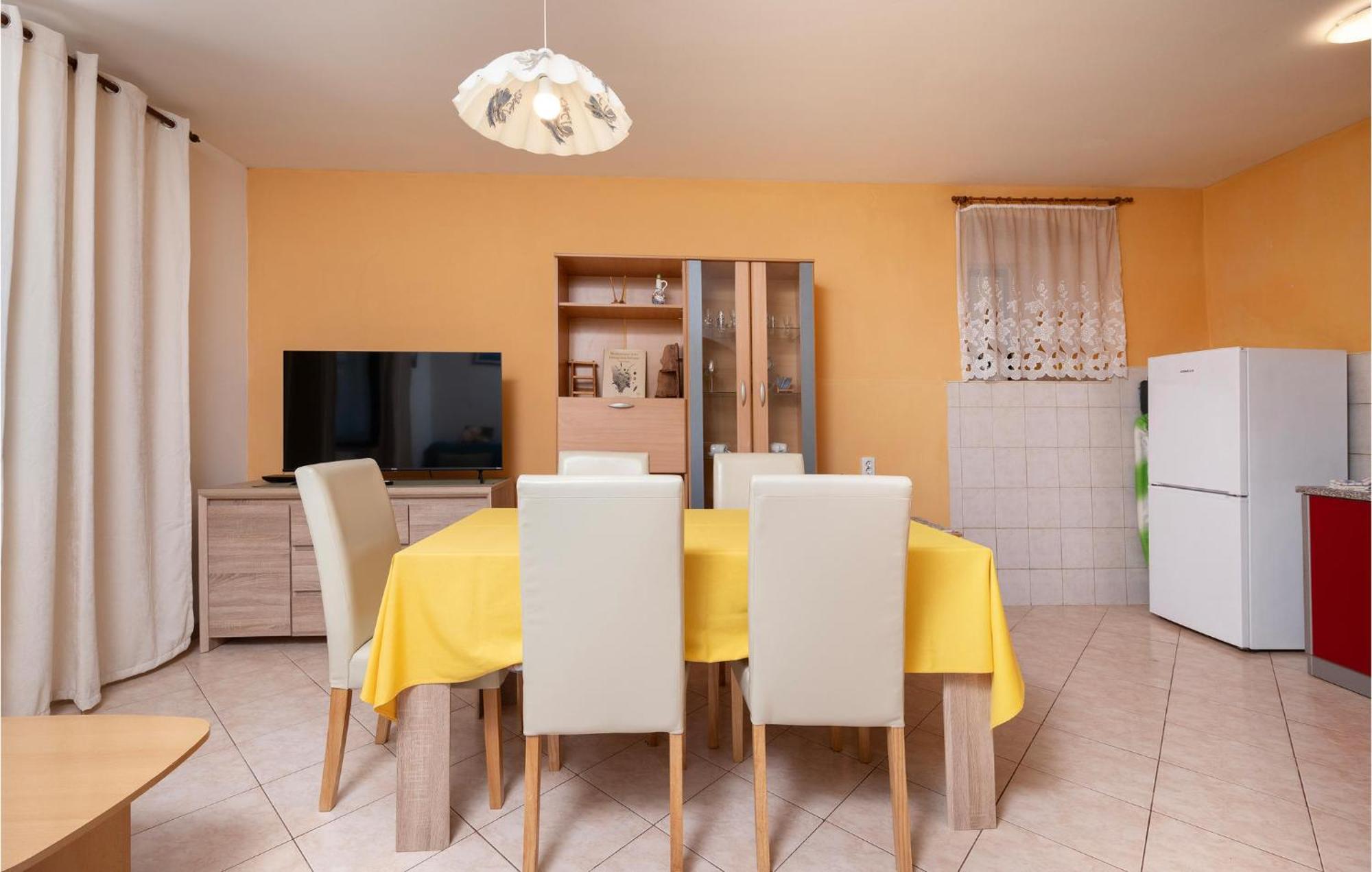 Two-Bedroom Apartment in Fažana Buitenkant foto